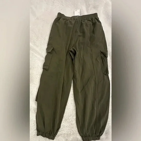 Know one cares (NWT) olive green cargo pants size medium - Picture 3 of 5
